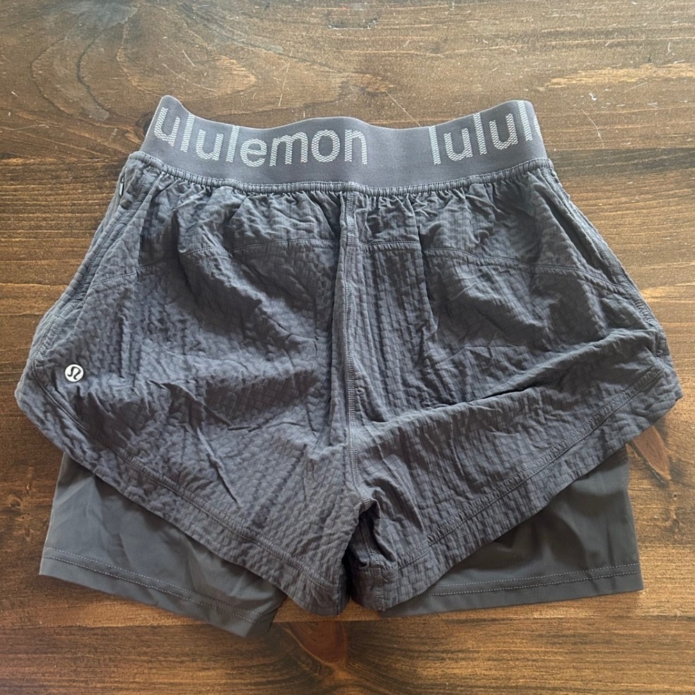 Lululemon Logo Waistband High Rise Training Black Athletic Shorts Size 6 Layered - Picture 6 of 8